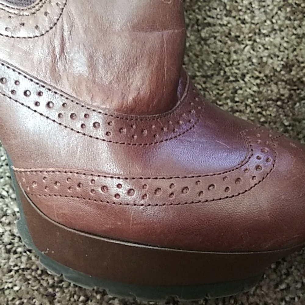 Shoes - Picture 3 of 4